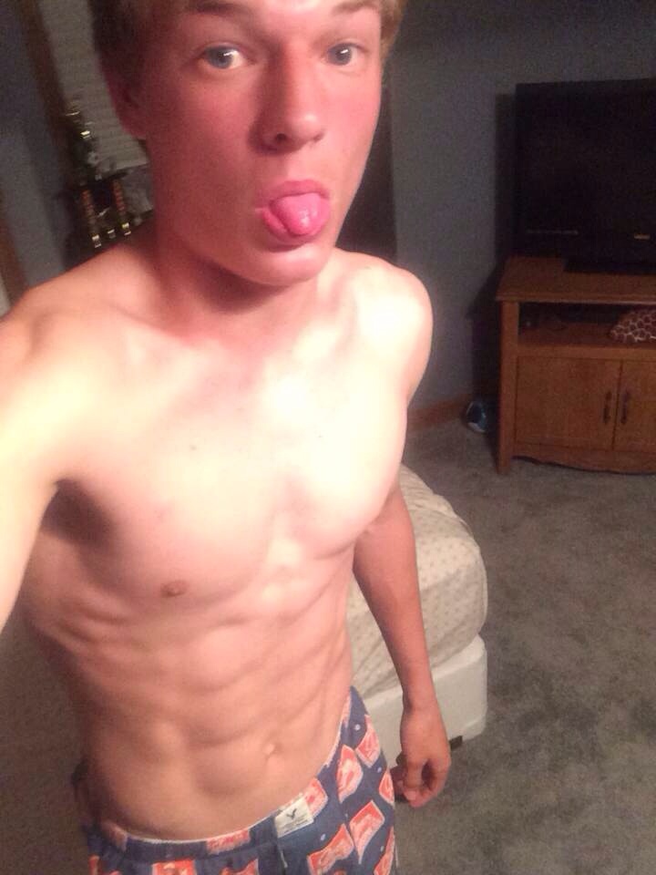 Horny Gay Boy Timothy takes hot Selfies!